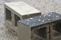 Kezelt betonfelület az esőben